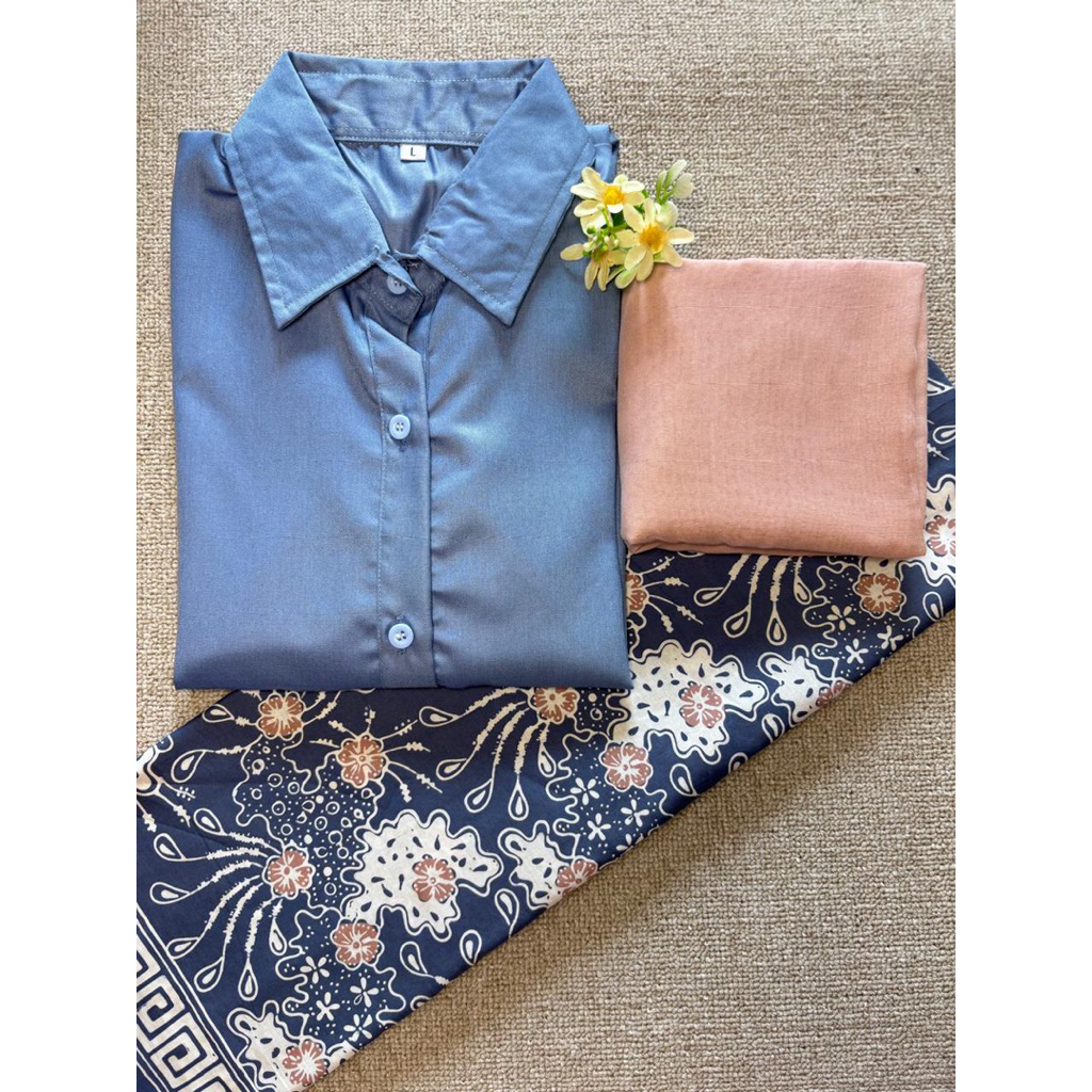 SETELAN SANTRIWATI (sarung, baju tunik, dan krudung paris jadul)