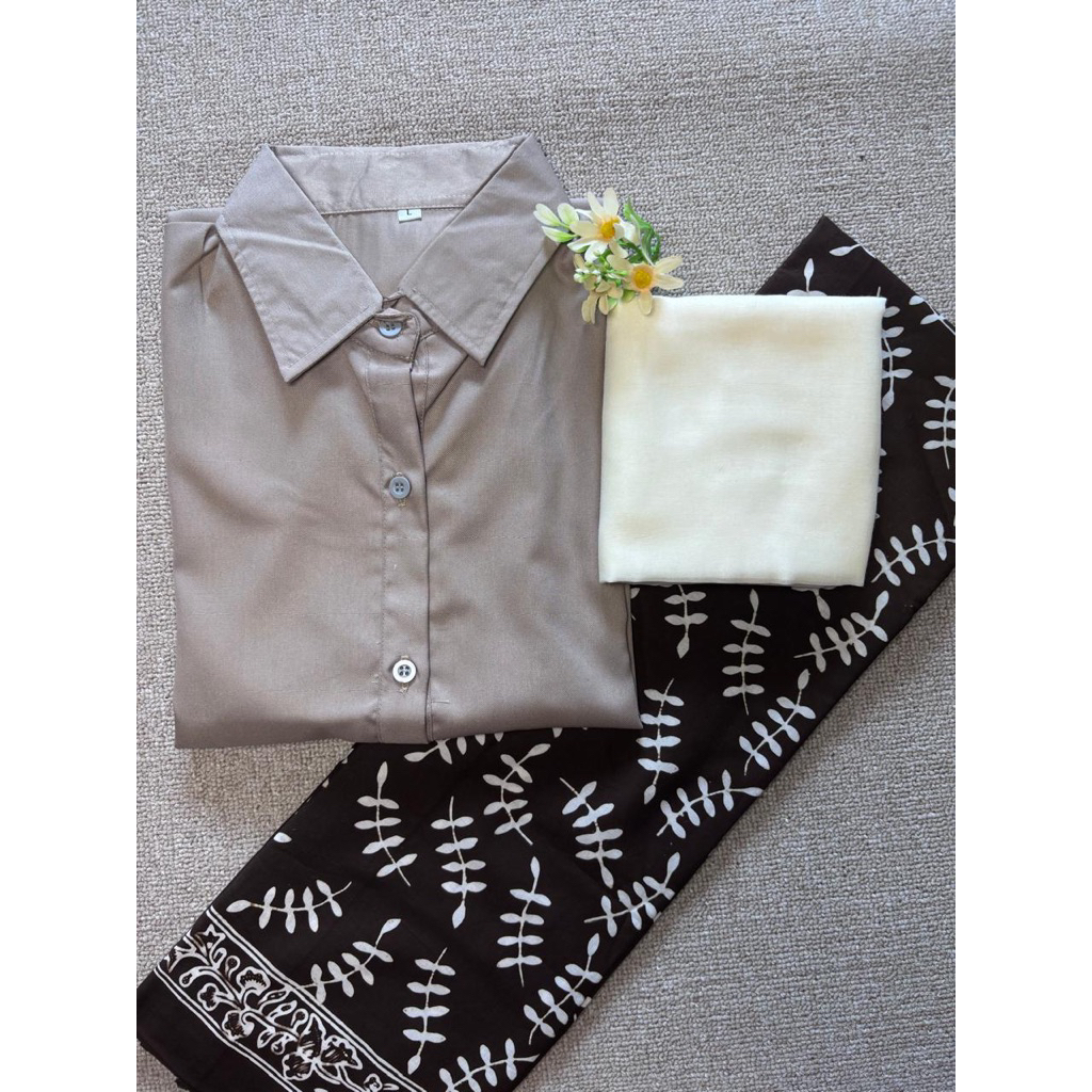 SETELAN SANTRIWATI WARNA COKLAT (sarung, baju tunik, dan krudung paris jadul)