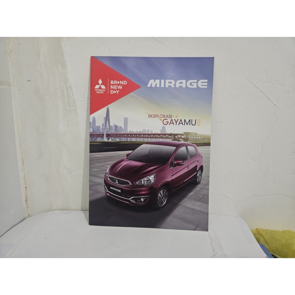brosur katalog mobil mitsubishi mirage 2017 buku booklet
