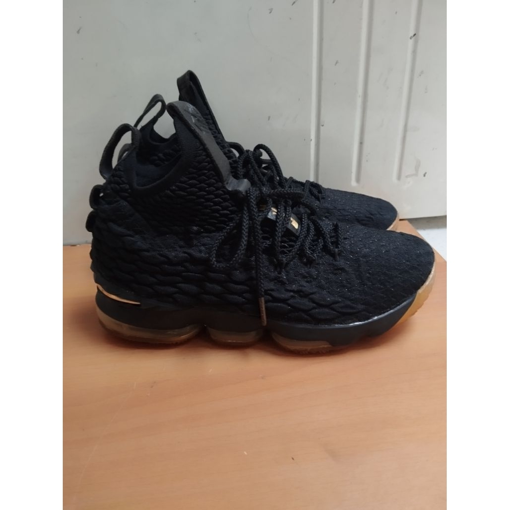 Sepatu Basket Sneakers Nike Lebron 15 Size 42,5