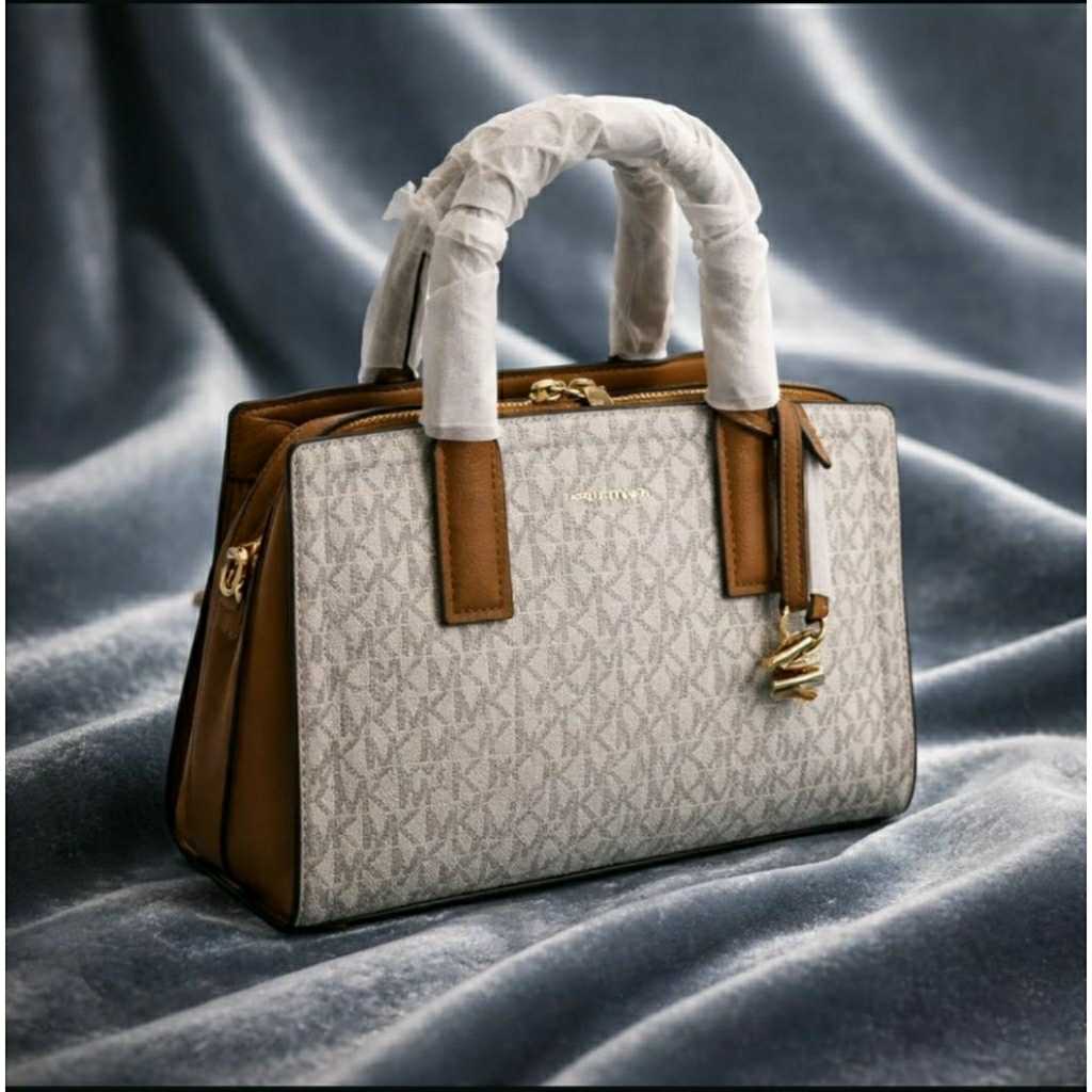MK Butik Laila Extra Small Logo Crossbody Bag Vanilla Acorn
