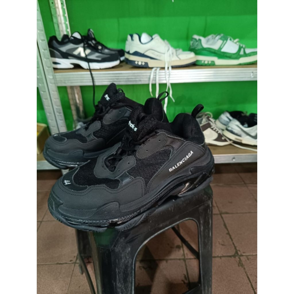 Sepatu Balenciaga Triple S Full Black Original Size 44 (UK 10)