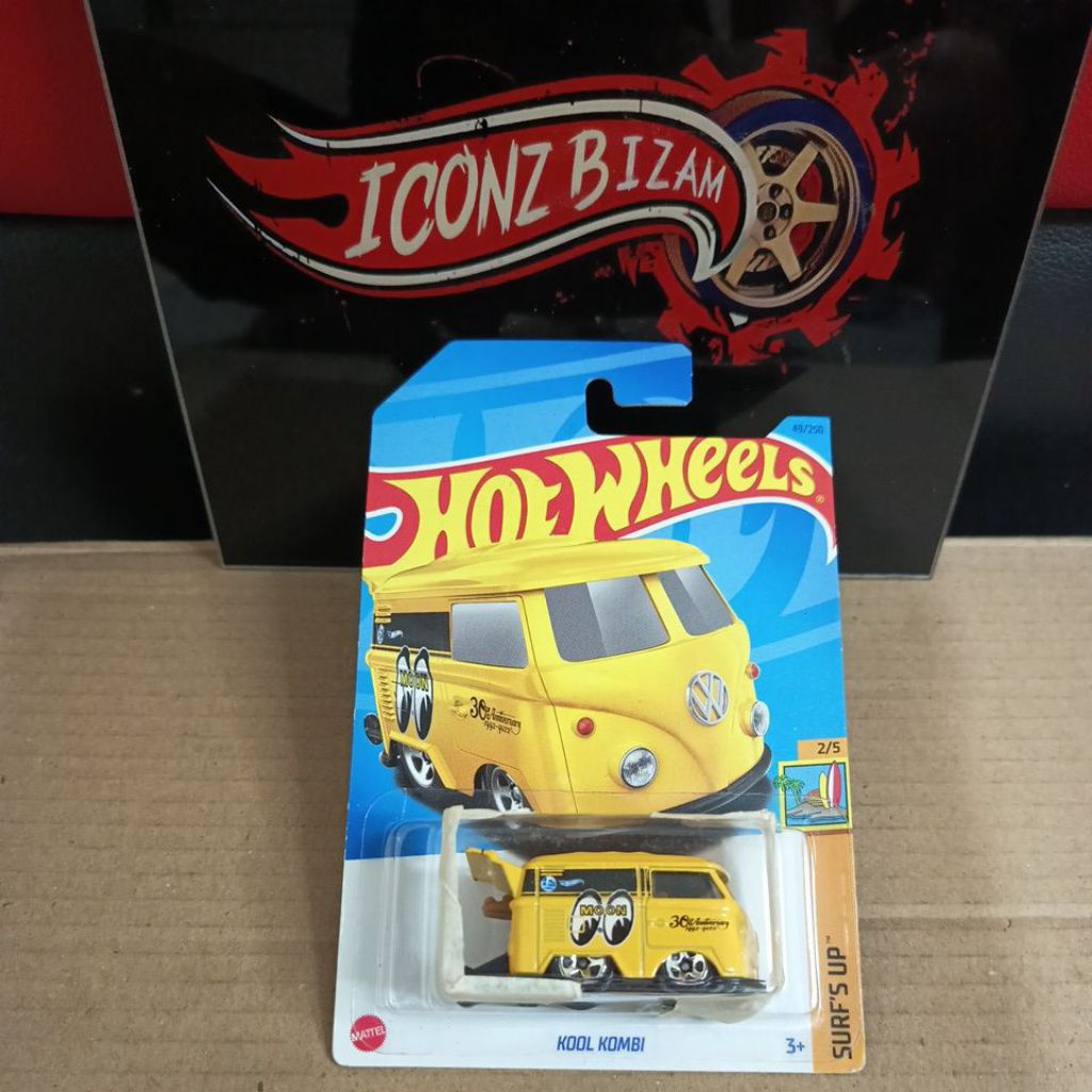 Hotwheels Reguler Kool Kombi MoonEyes Yellow