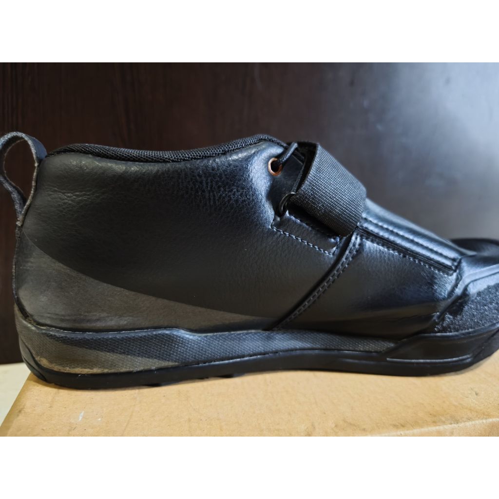 Sepatu MTB cleat Shimano AM9