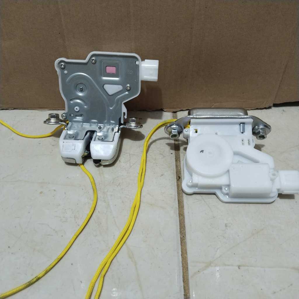 DOORLOCK DOOR LOCK BAGASI BACK DOOR PINTU BAGASI NEW RUSH TERIOS 2018 UP ORIGINAL