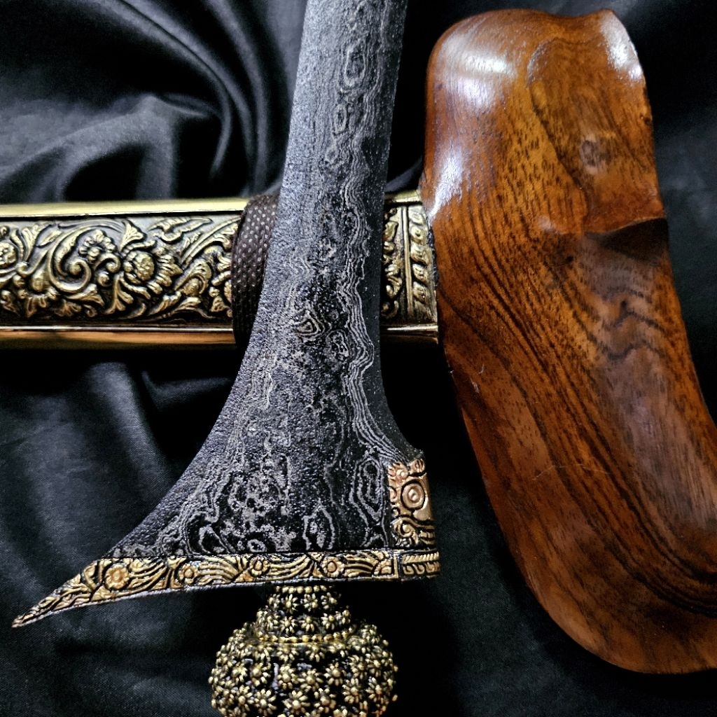 Keris Brojol Kinatah Dwipamor Untu Walang Wiji Timun
