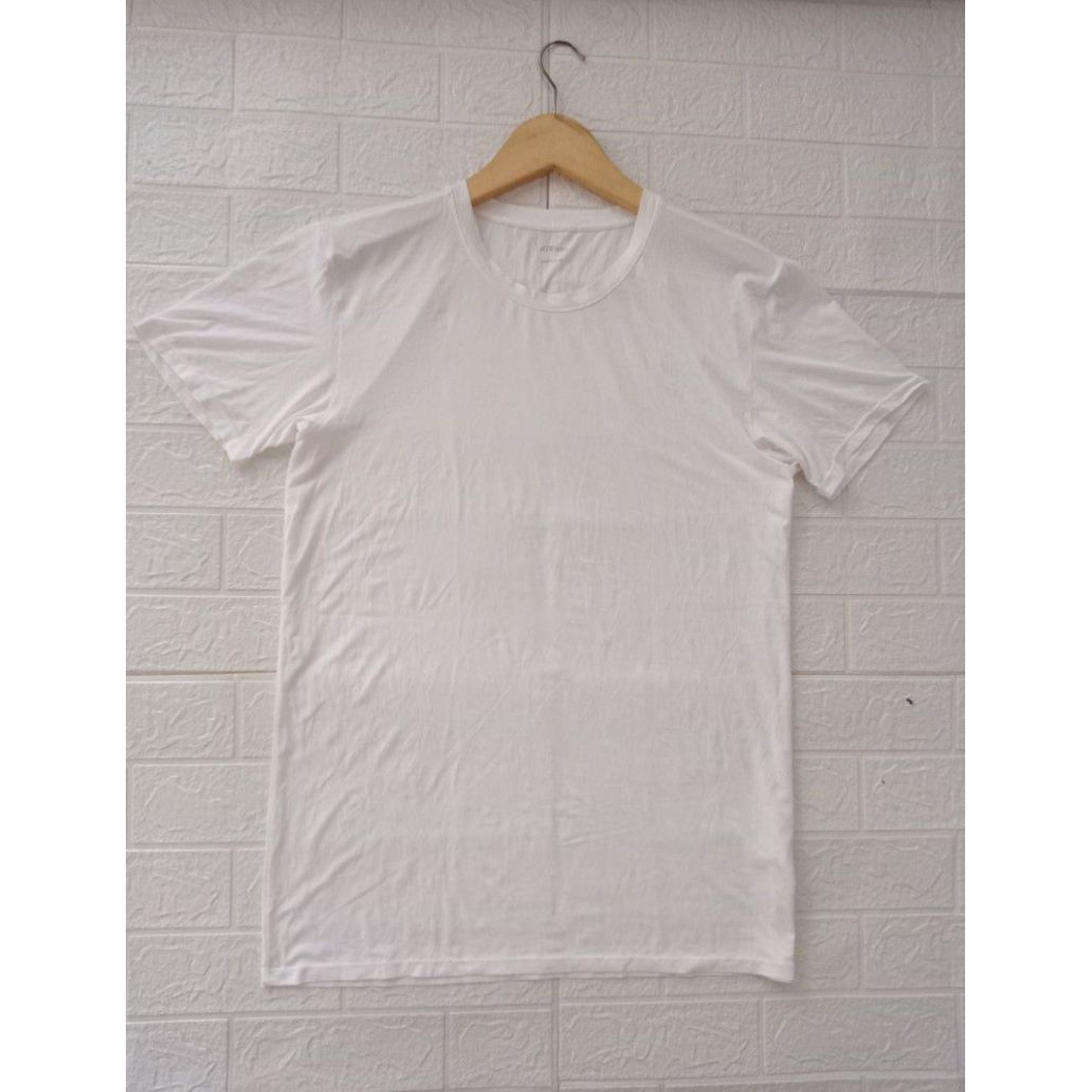 Kaos tshirt UNIQLO AIRISM