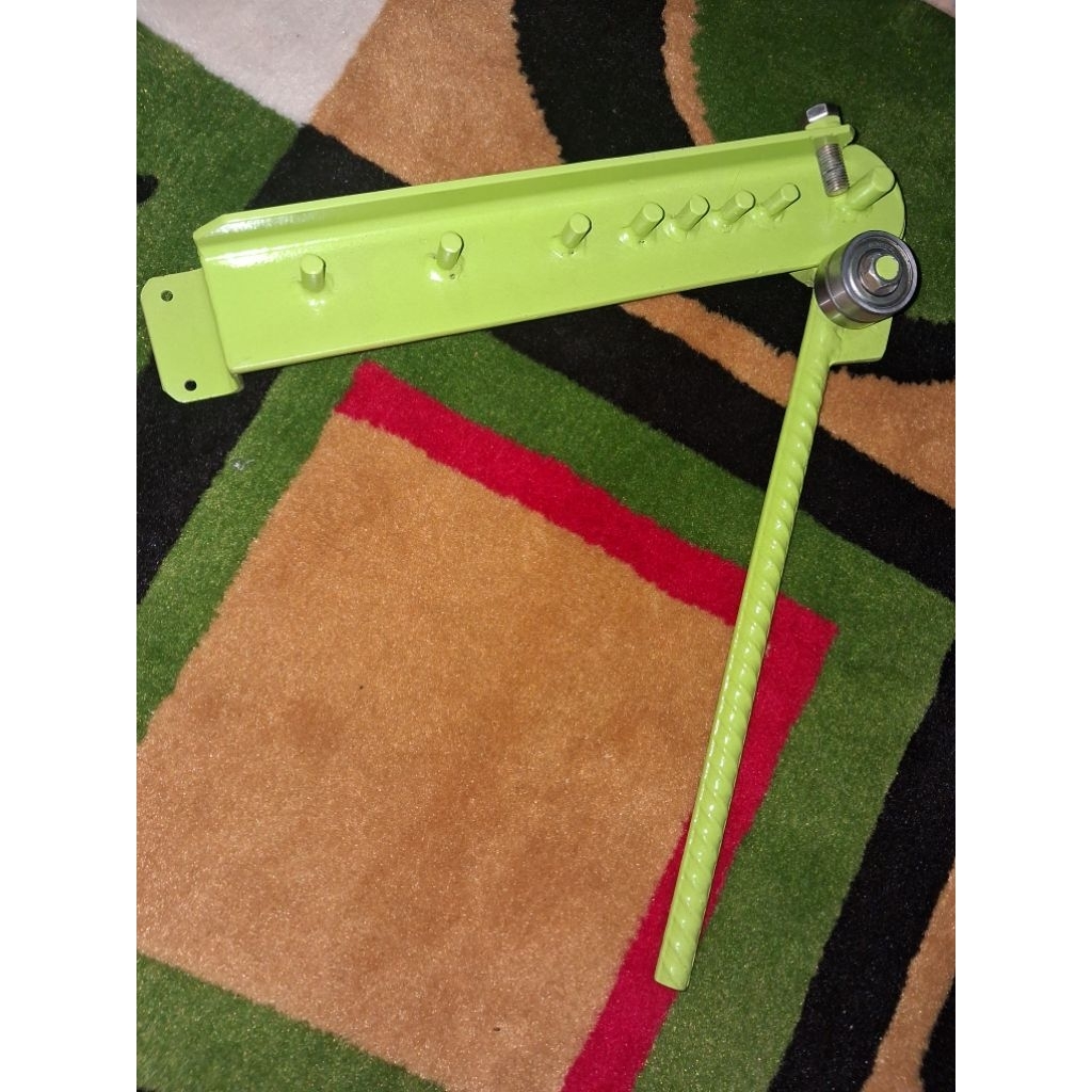 Alat tekuk Besi Manual