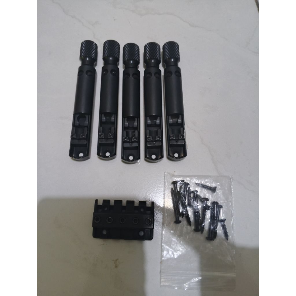 tremolo headless bass 5 string