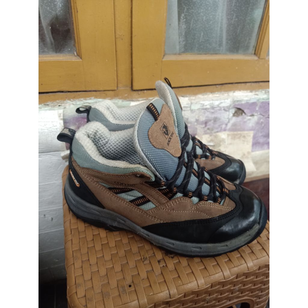 sepatu outdoor BlackYak