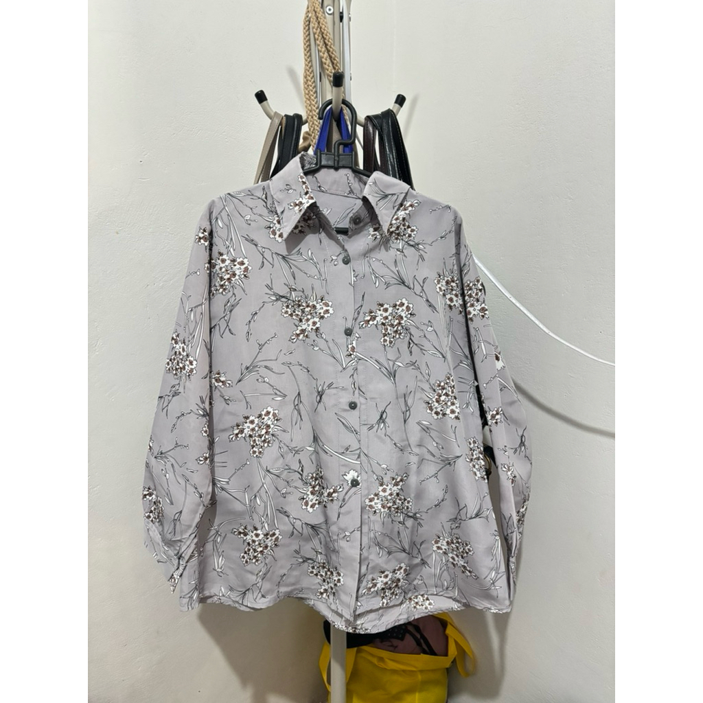 Kemeja blouse satin motif