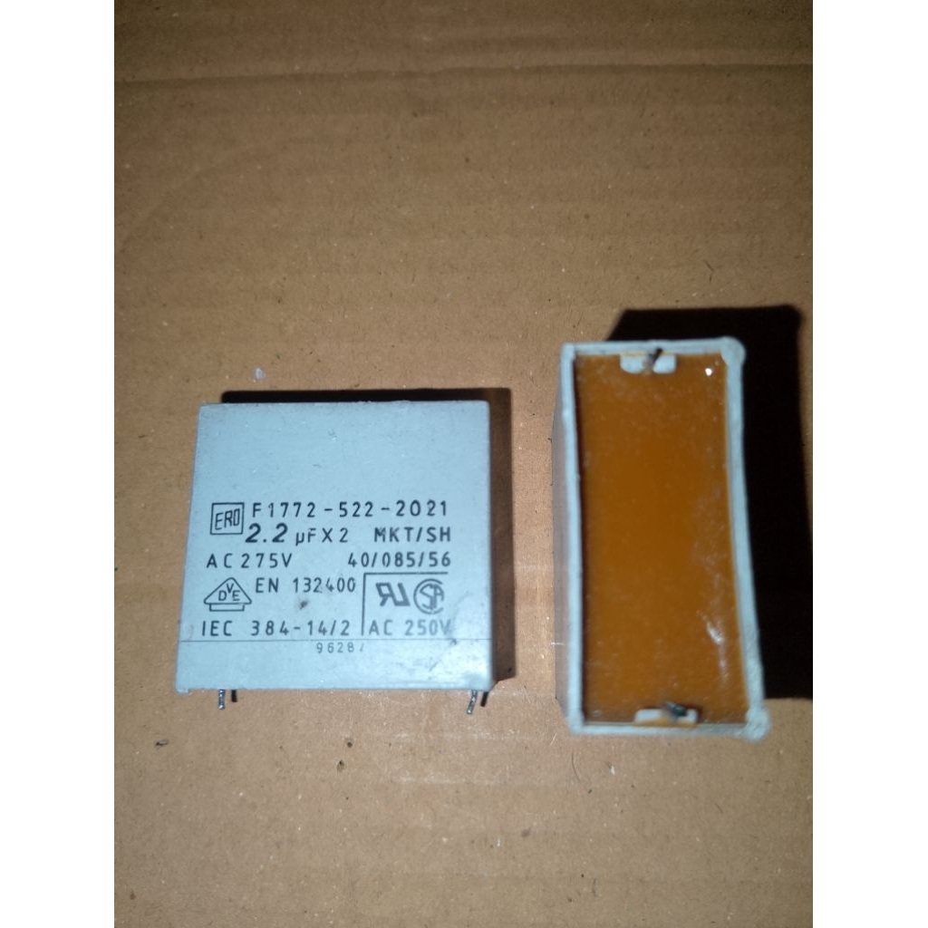 KAPASITOR MKT 2.2UF AC 275V JARAK KAKi 3.7CM BEKAS ORI