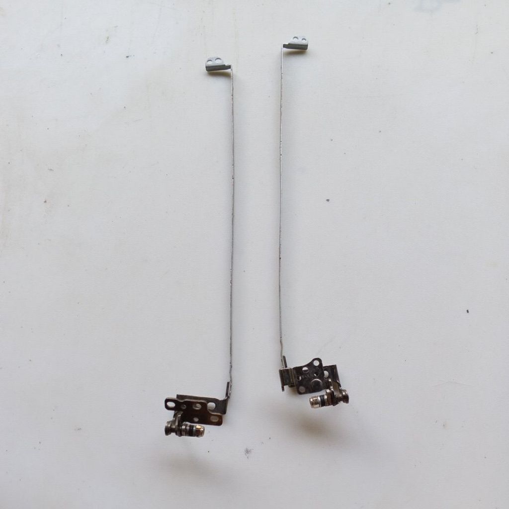 Engsel Laptop Toshiba Satelite C840