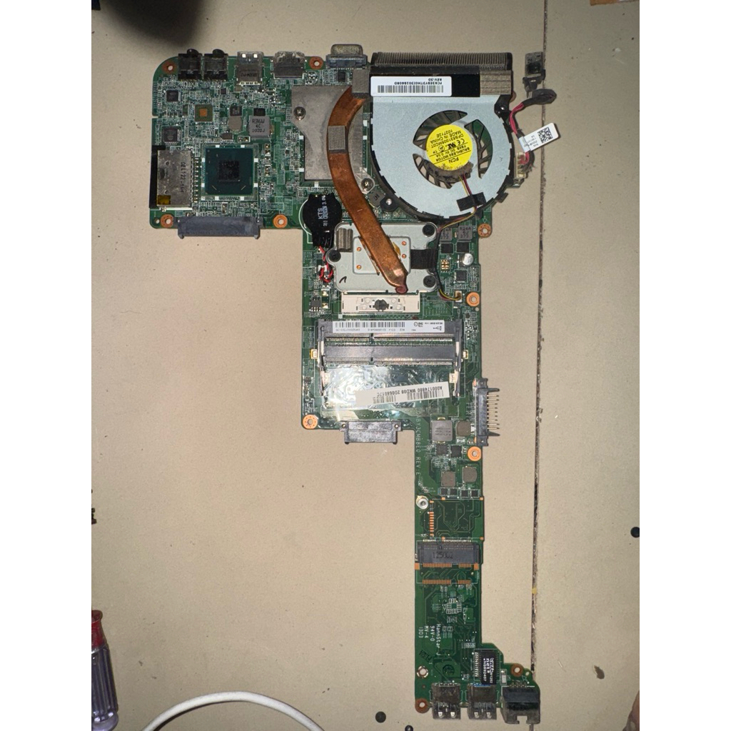 mainbord Toshiba C840/L840 core i5 gen3 mainbord tampilan artefak