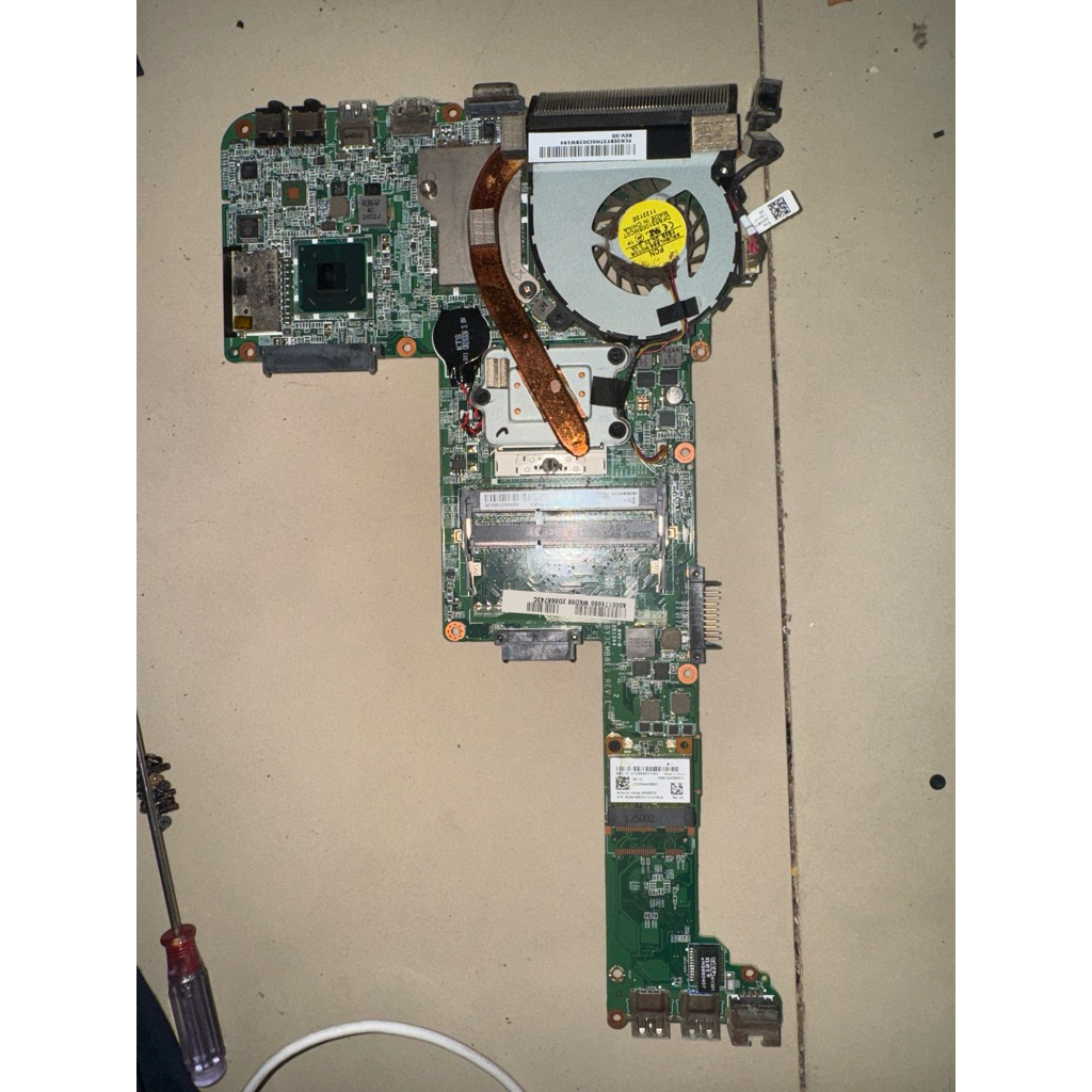 mainbord toshiba C840/L840 core i5 gen3 mainbord minus nampil ngebleng putih