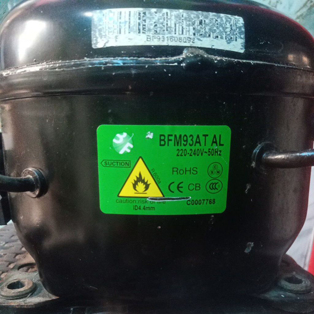 kompresor kulkas 2 pintu Polytron BFM93AT