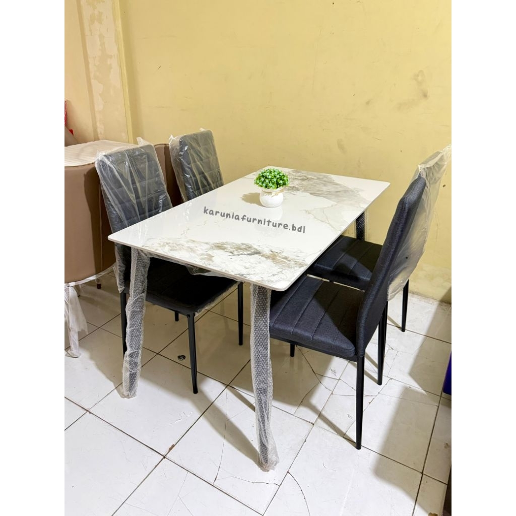 MEJA MAKAN GRANIT 4 KURSI MINIMALIS | FREE ONGKIR BANDAR LAMPUNG