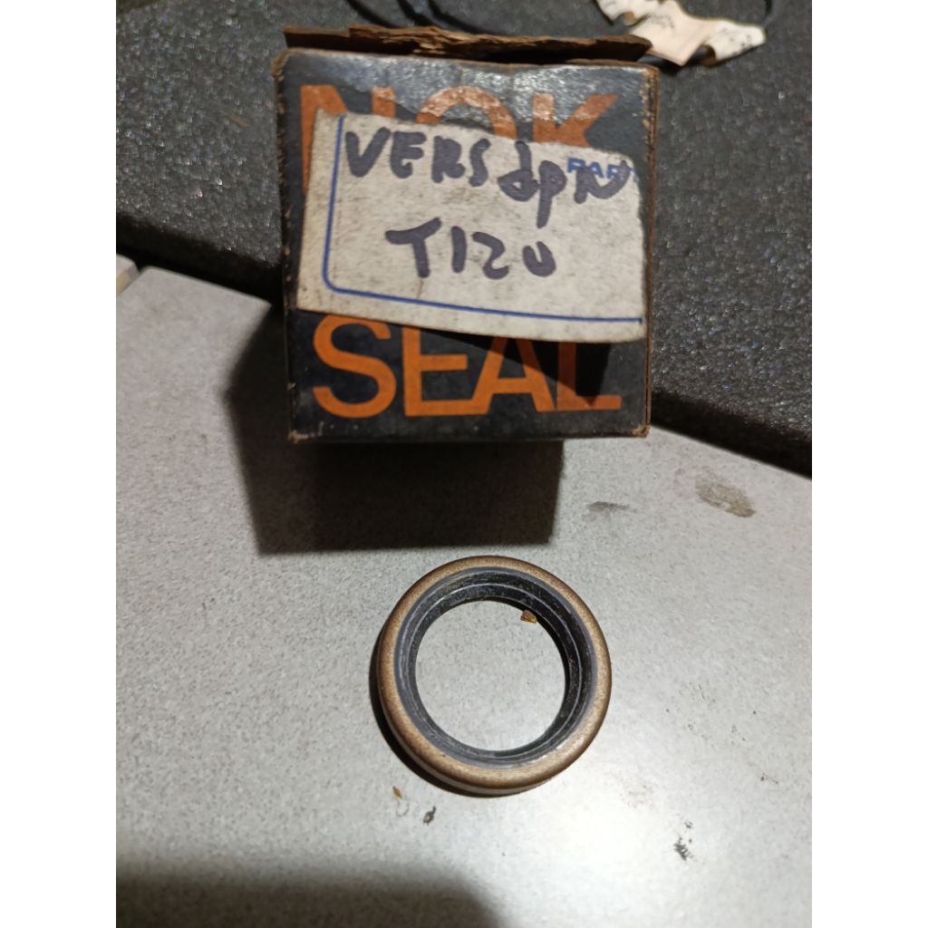 SEAL VERSNELING DEPAN COLT T120 OLD LAMA
