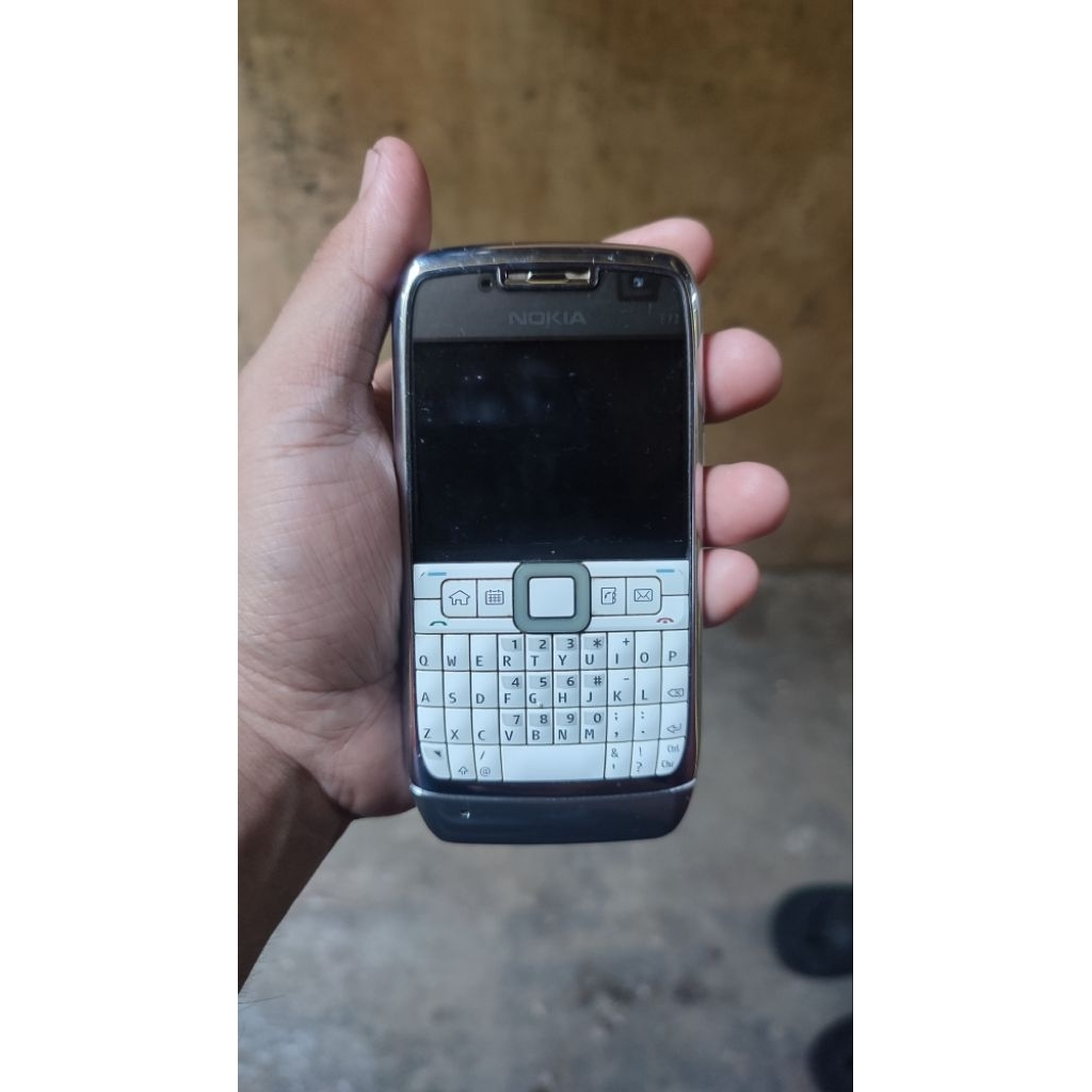 Nokia E71