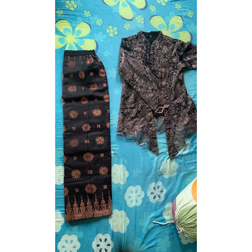 set kebaya+rok songket warna hitam gold
