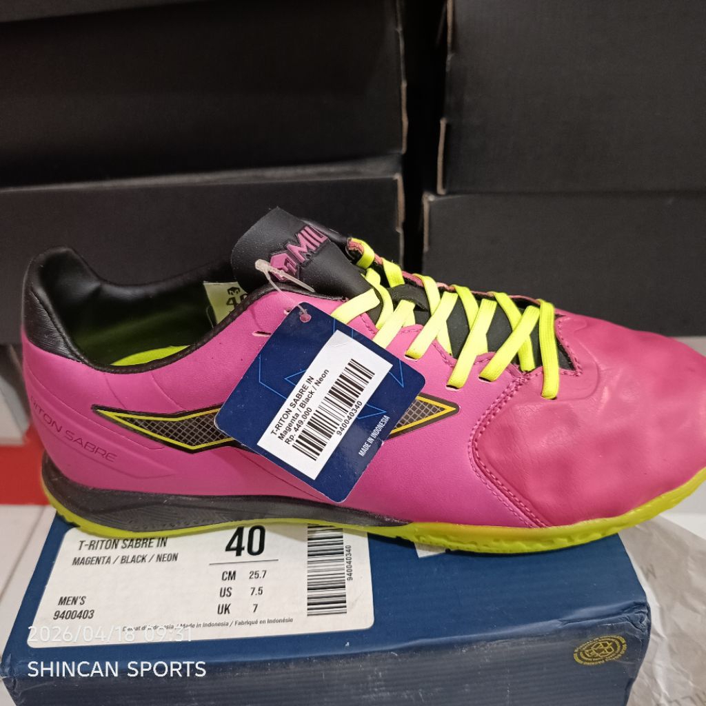 SEPATU FUTSAL MILLS T-TRITON SABRE IN SIZE 40