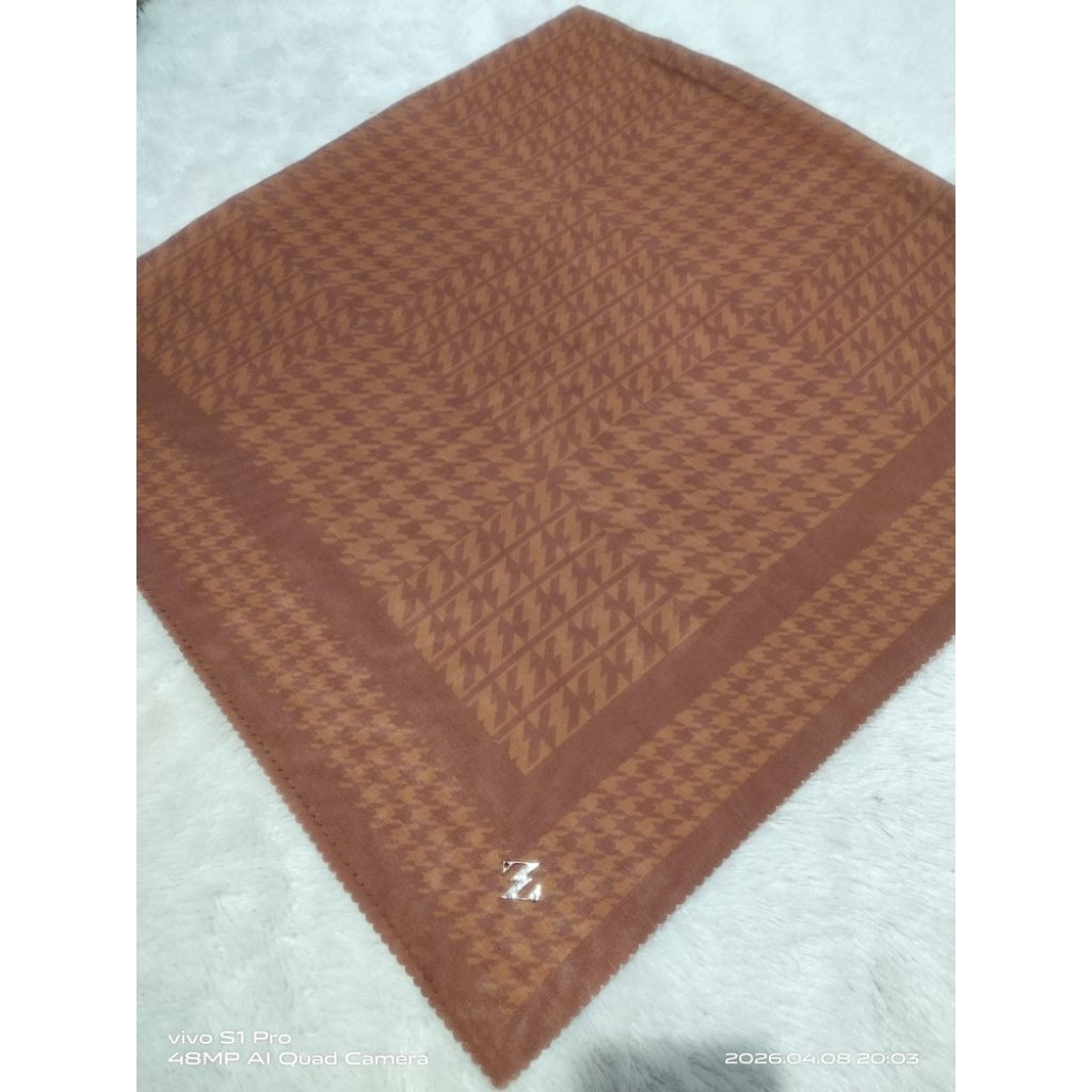 Zaskia Sungkar scarf preloved