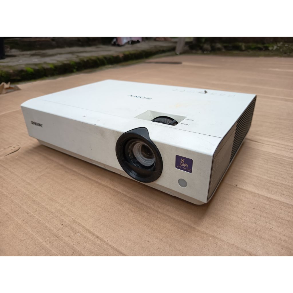 proyektor sony model VPL-DX102 minus di warna.bisa lihat video