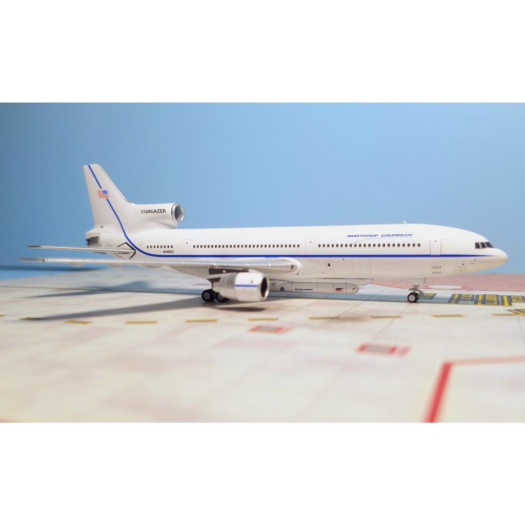 Diecast Pesawat Northrop Grumman Stargazer - Lockheed L-1011-1 Tristar - N140SC dengan roket Pegasus