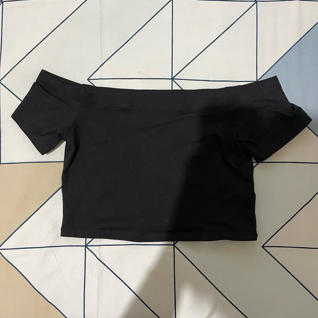 hnm off shoulder black top size s (new)