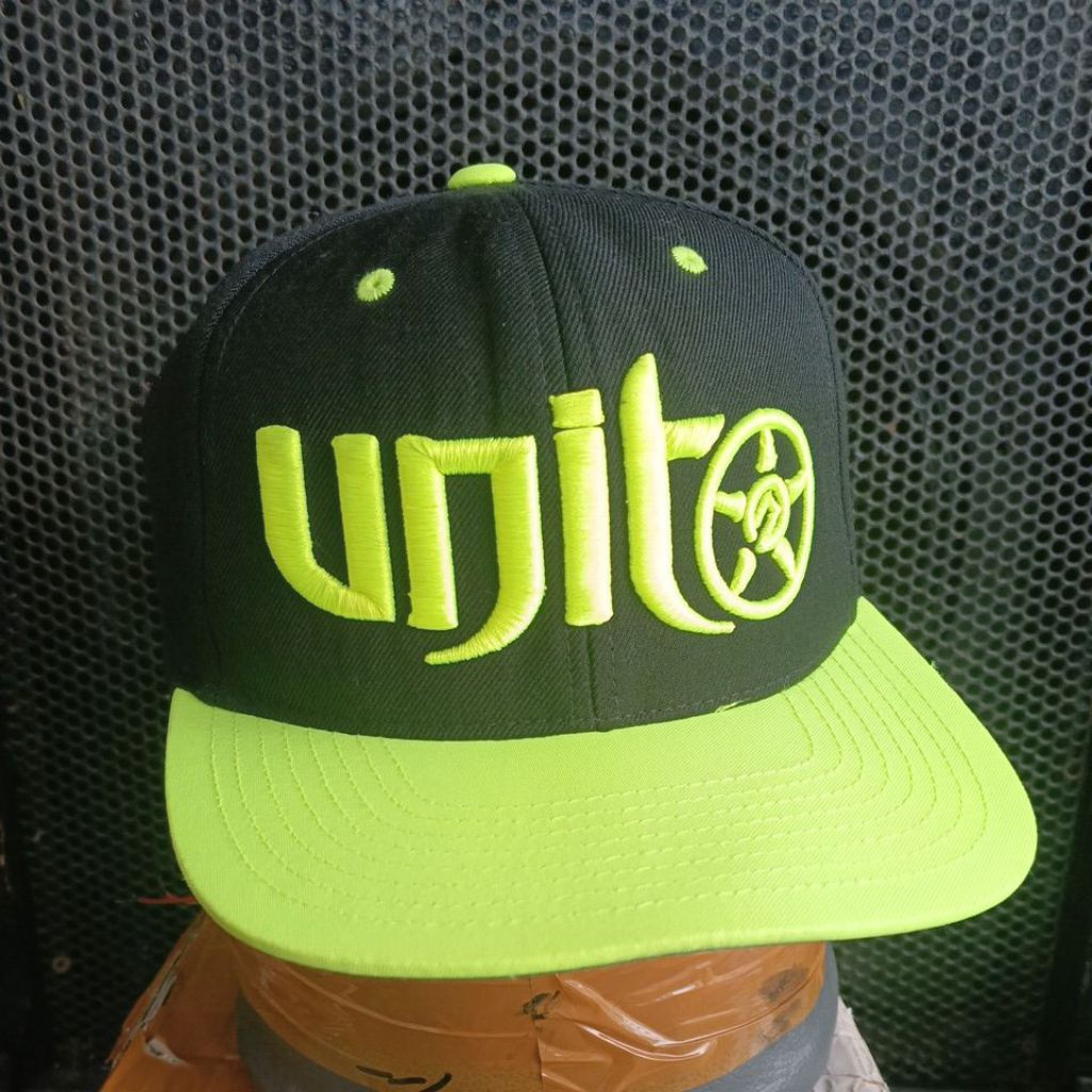 Topi Snap back Classic Yupoong