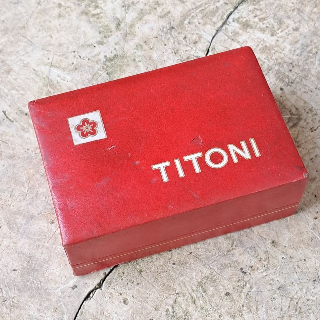Kotak vintage jadul original asli jam Titoni Swiss Jarang