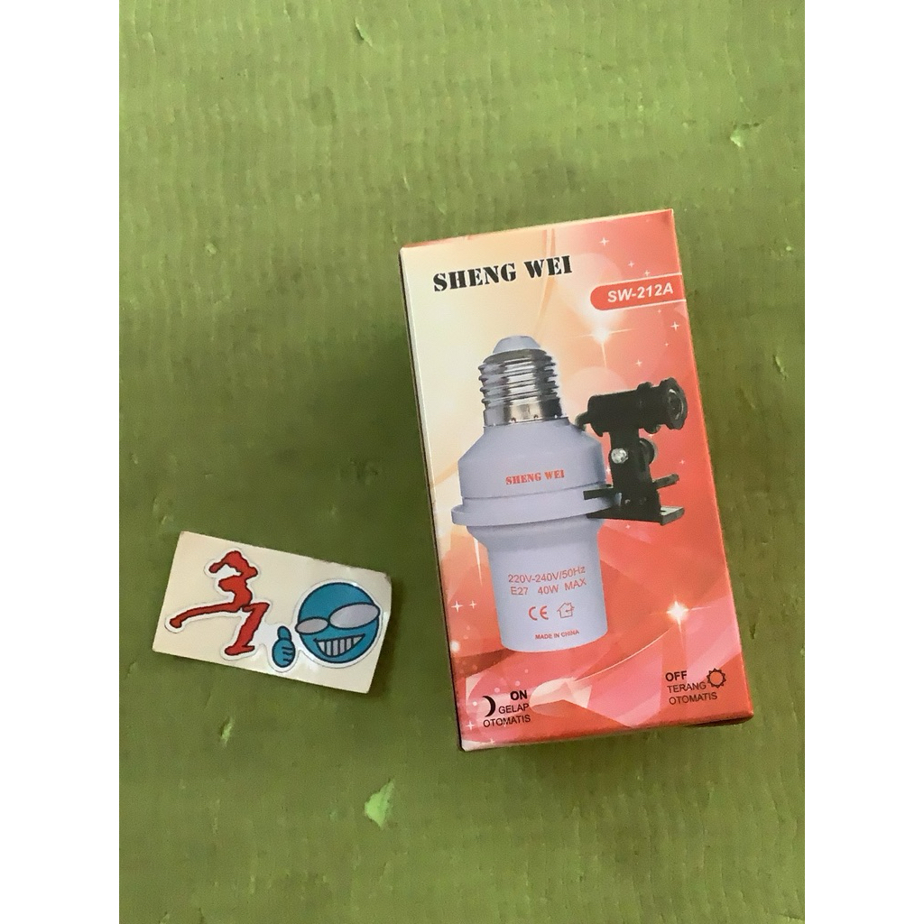 fitting sensor cahaya dudukan lampu nyala mati sendiri