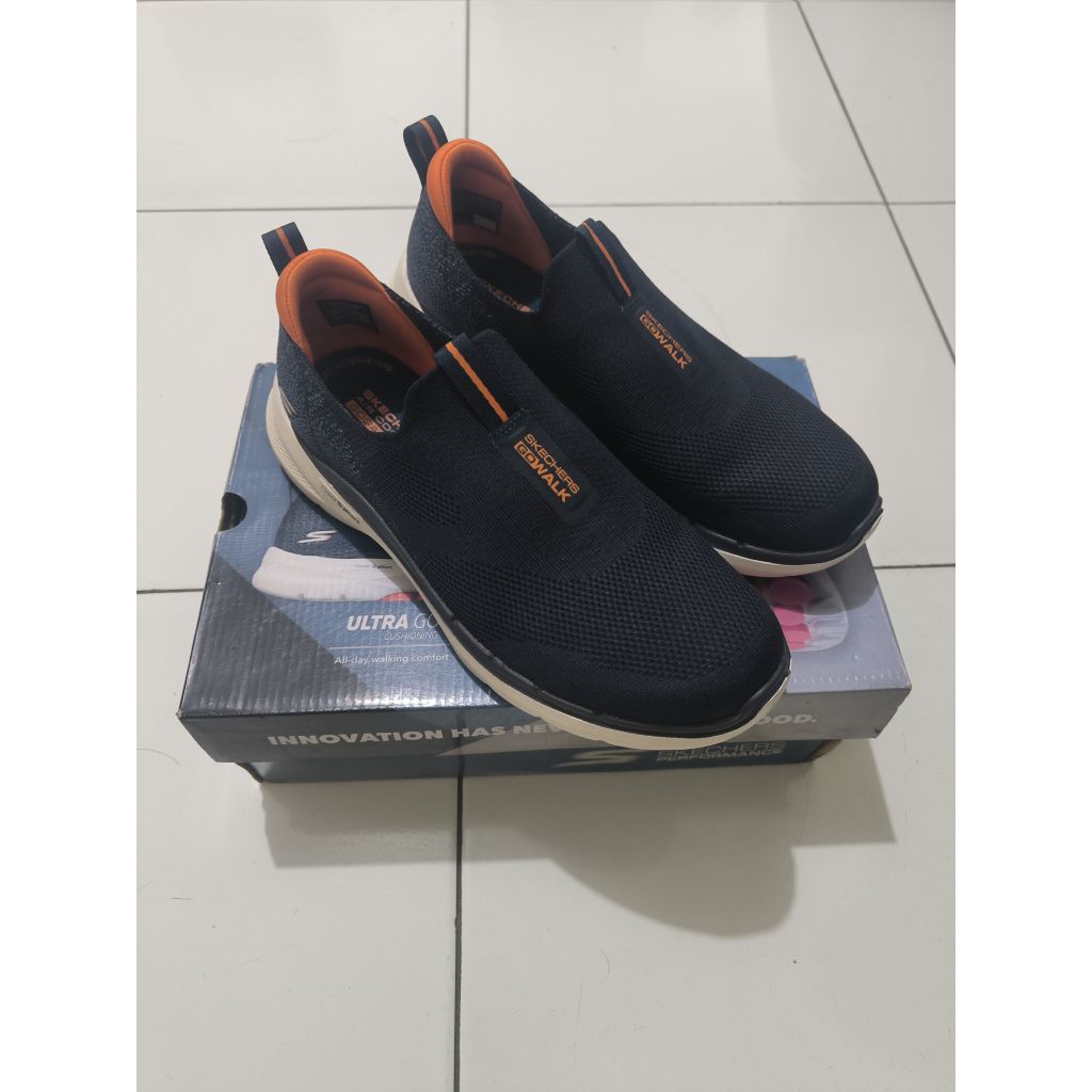 Preloved Skechers Go Walk 6