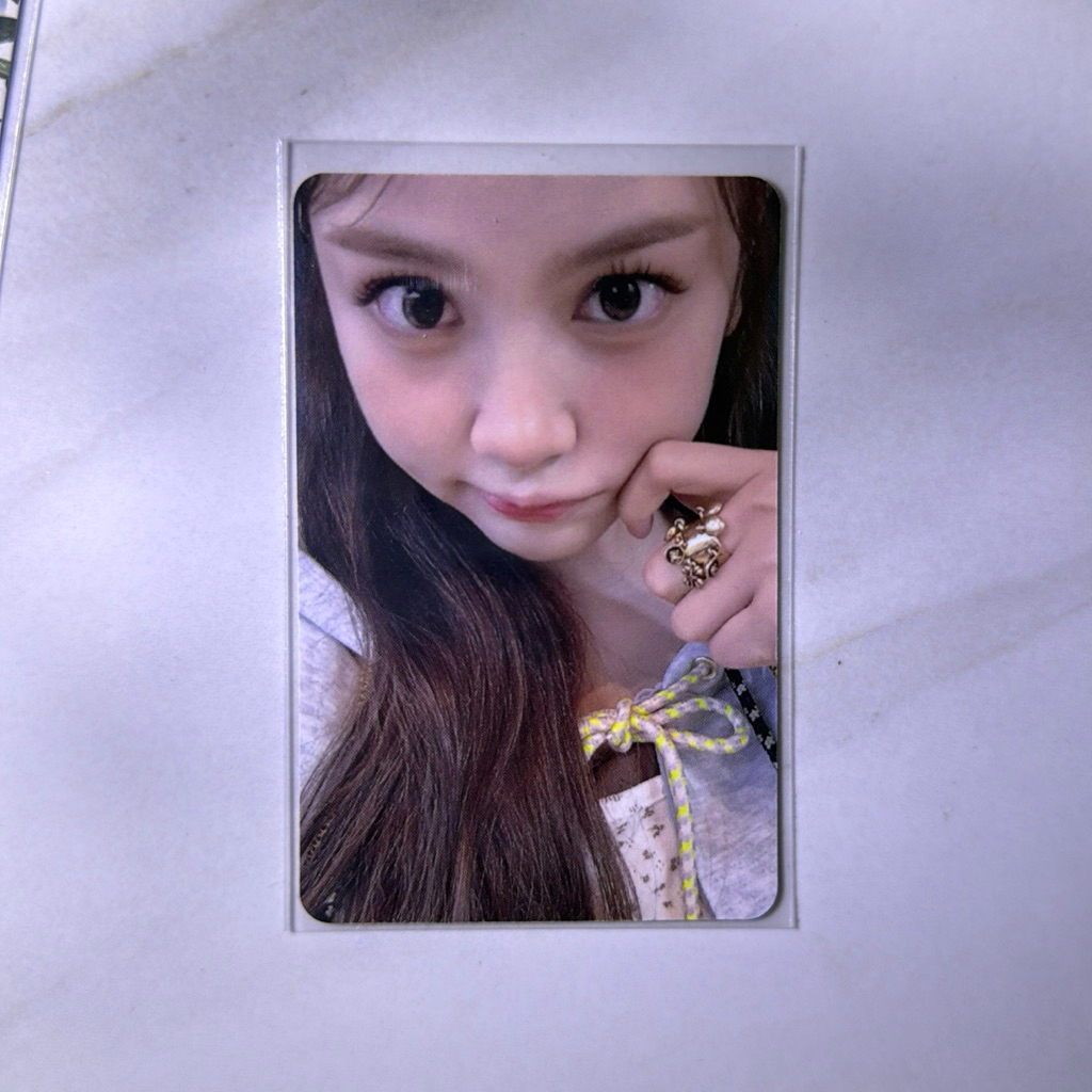 Official Photocard PC Carmen Hearts2Hearts Benefit Luckydraw Focus Minirecord Carmen Luckydraw Focus