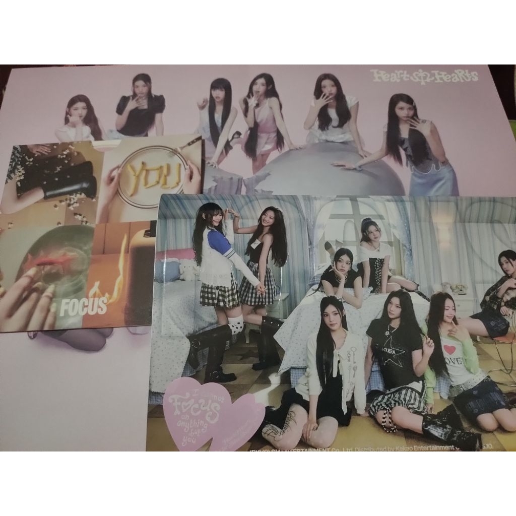 album hearts2hearts focus unsealed isi poster,CD,photobook,stiker