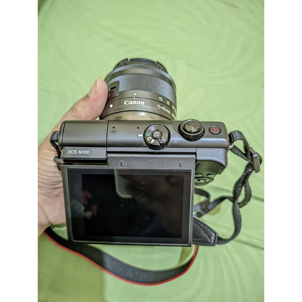Canon M100