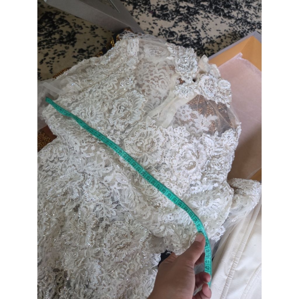 kebaya putih akad set dengan rok dan bustier