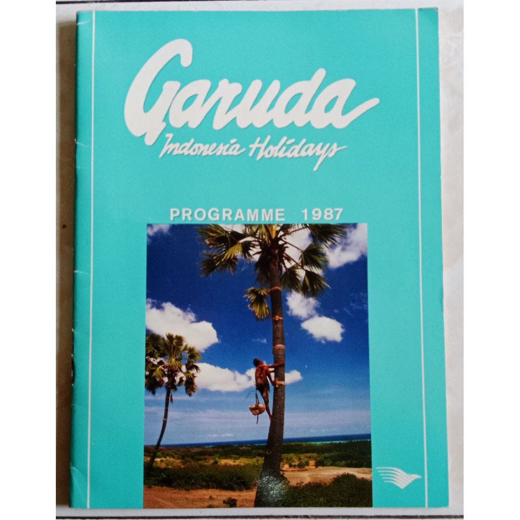 Buku Garuda Indonesia Holidays 1987