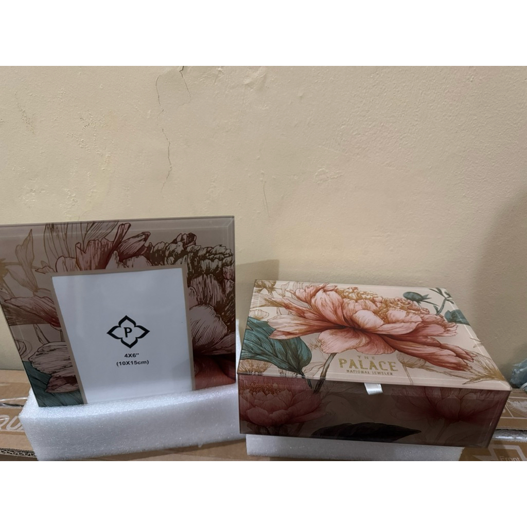 The Palace Gift Set Jewelry Box & Frame Original