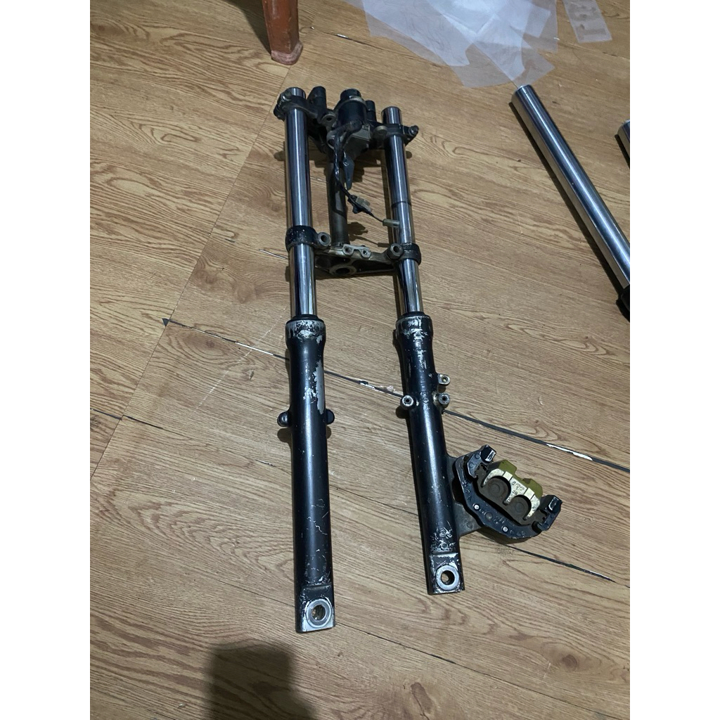 Shock depan Scorpio original copotan
