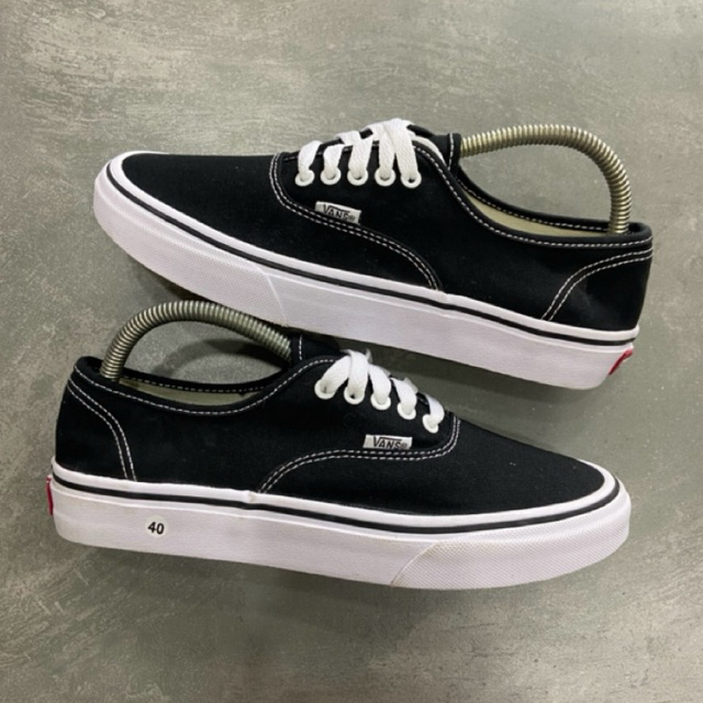 [Size 40] Rare Vans Authentic Classic Black White Second Kondisi Mulus Nominus Like New. Harga Baru 