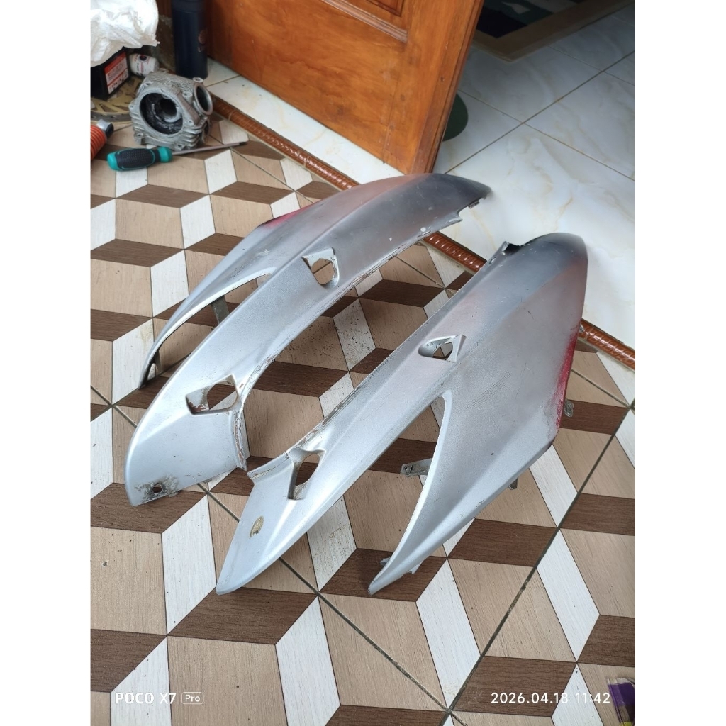 cover body bodi belakang kanan kiri kymco trend sr 125 original ori asli second