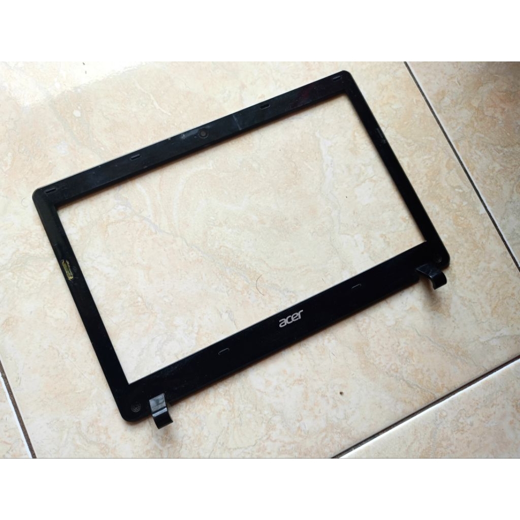 Casing Frame LCD Acer Aspire One 725 Frame Bezel
