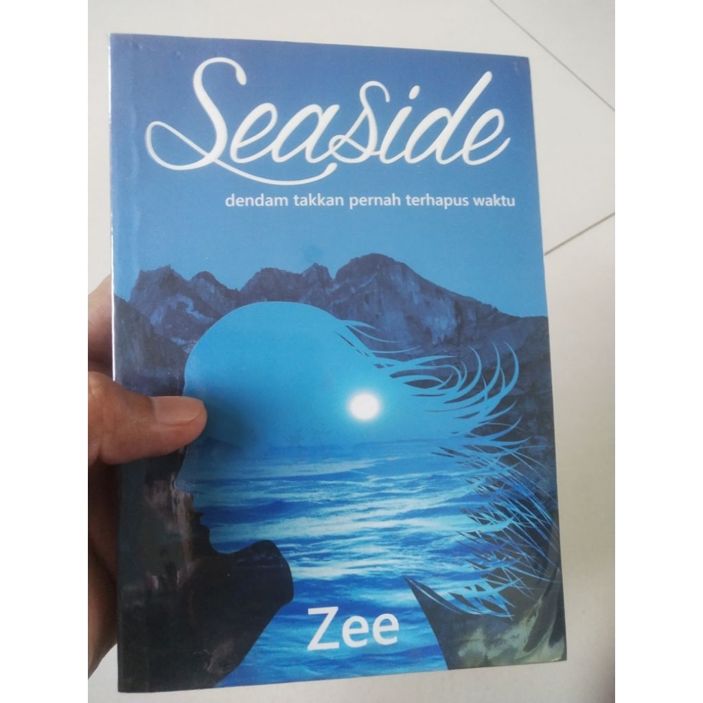 (Preloved) Seaside by Zee