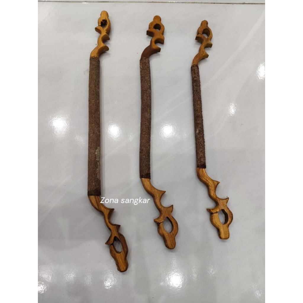 Tangkringan ukir anis kayu asem bali