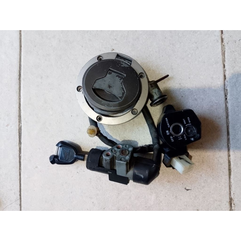 Kunci Kontak set CBR 150R K45R - Key Set CBR 150R Facelift Original