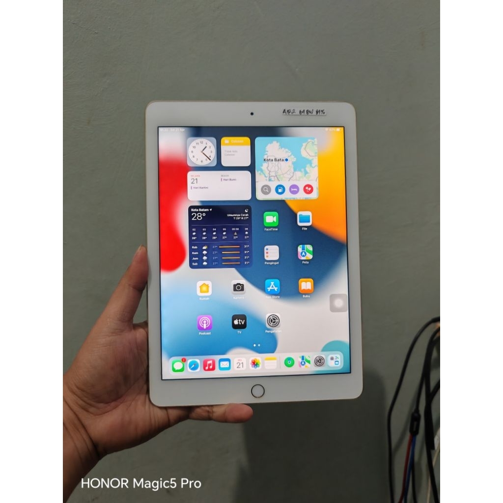 iPad Air 2 64gb Gold Bypass WiFi only normal IOS 15.8.7