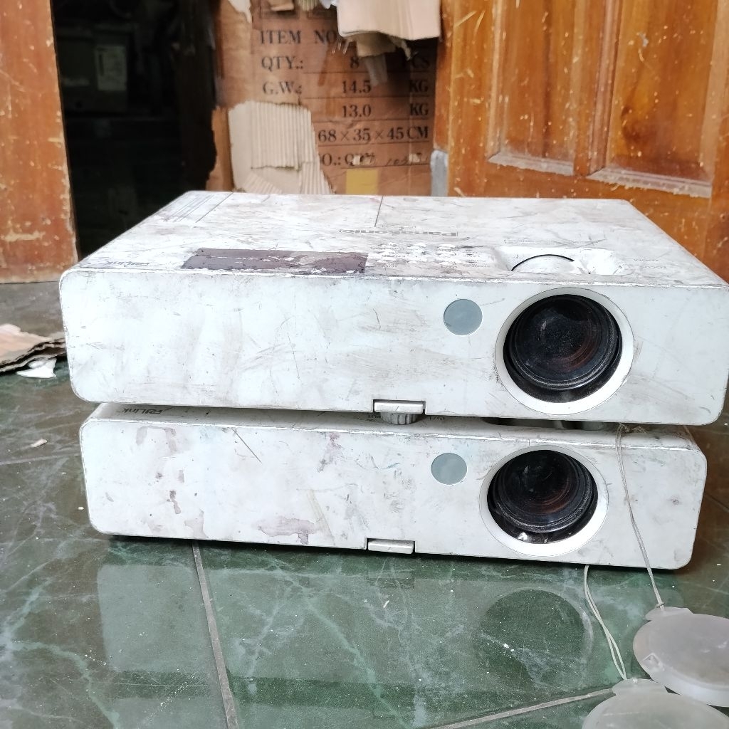 JUAL  MATI Proyektor PANASONIC PT-LB2VEA BEKAS Harga 1 PCS SPERPART PROYEKTOR LENSA