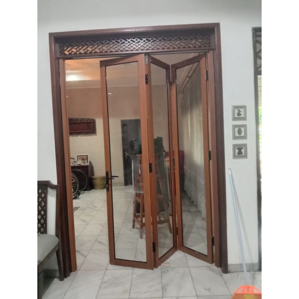 Pintu lipat aluminium Motif Urat kayu