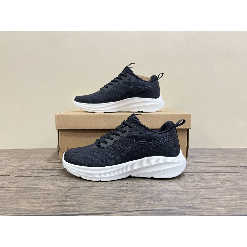 Sepatu casual unisex Diadora Nazuke Black Hitam Putih Original